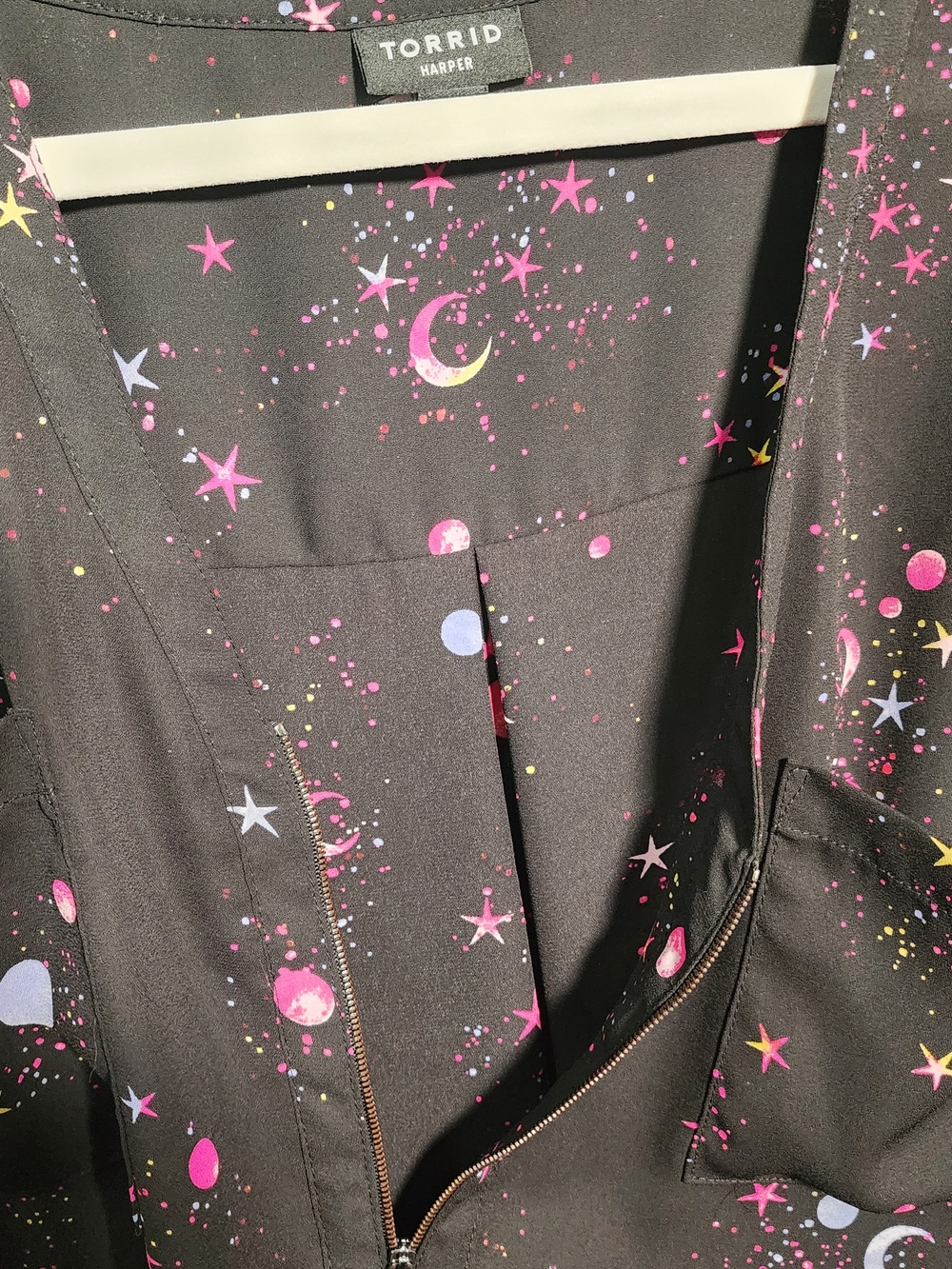 Torrid Harper Blouse Size 2 Black Pink Moon Stars Celestial Print - Picture 6 of 7